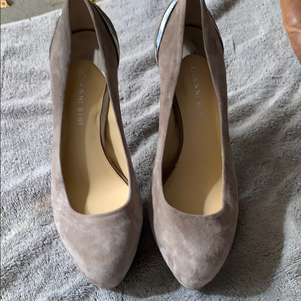 Beautiful Suede Heels! Worn 1 time....